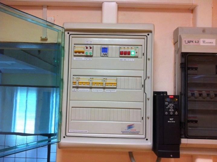 ÁLBUM DE ESQUEMAS TÍPICOS DE AUTOMATIZACIÓN DE SISTEMAS DE VENTILACIÓN Armarios de control para sistemas de alimentación y escape