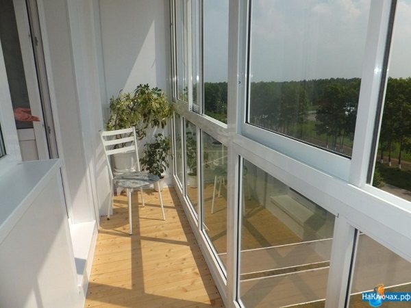 aluminum frames on the panoramic balcony