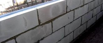 Balkon u kući od blokova od pjene