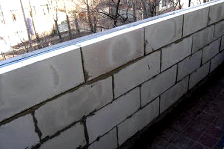 Köpük Blokların Evinde Balkon