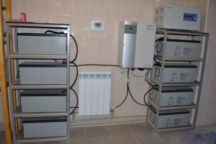 Batteri av akkumulatorer for en reserve med strøm