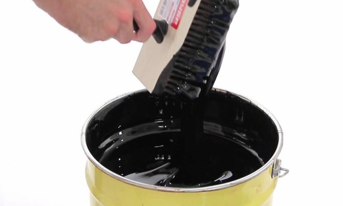 A fürdőszoba vízszigeteléséhez szükséges bitumenes masztixokat 2-3 kg / m2 mennyiségben fogyasztják