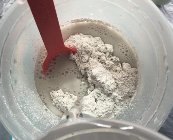 Plastik pencerelerden su bazlı boya nasıl temizlenir
