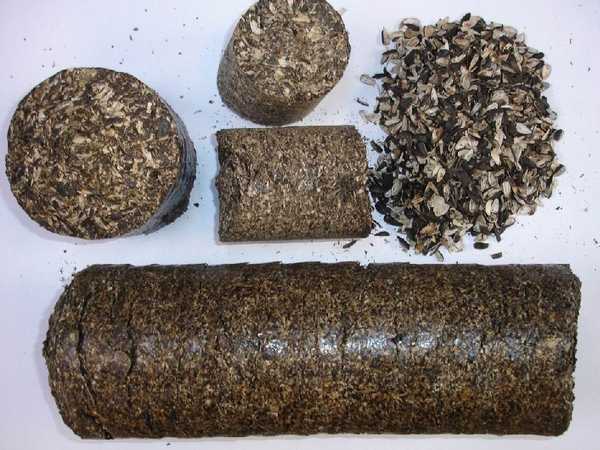 Cylindrical briquettes from sunflower husk. They do not tolerate transportation worse, but burn well.