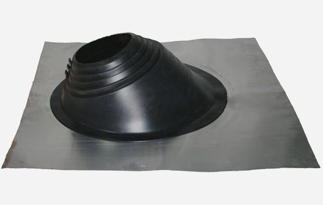 For å forsegle en slik skorstein på taket, er det ferdige forklehetter, som er en metallplate med en åpning lukket av en hette i form av en skrå avkortet kjegle