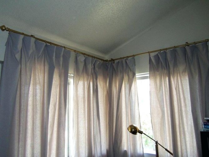Foto nummer 18: Design av gardinstenger: muligheter for forskjellige interiørstiler