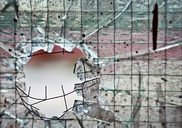 fotografie de sticlă armată spartă