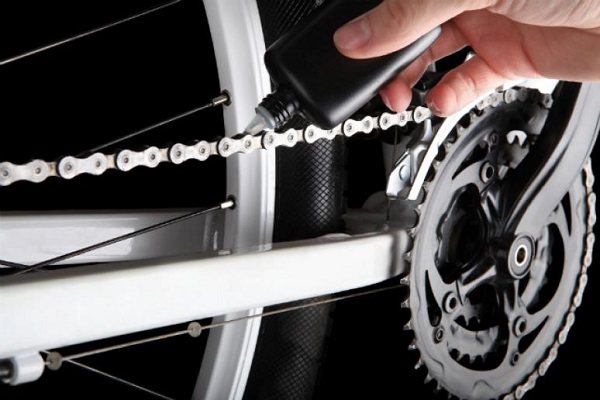 foto: pregătirea bicicletei pentru iernat