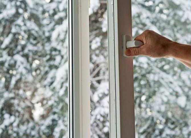 Photo: airing a room in winter with a swing sash leads to hypothermia of the room