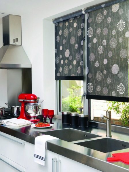 photo: roller blinds in the kitchen