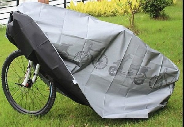 foto: bicicleta sub acoperire