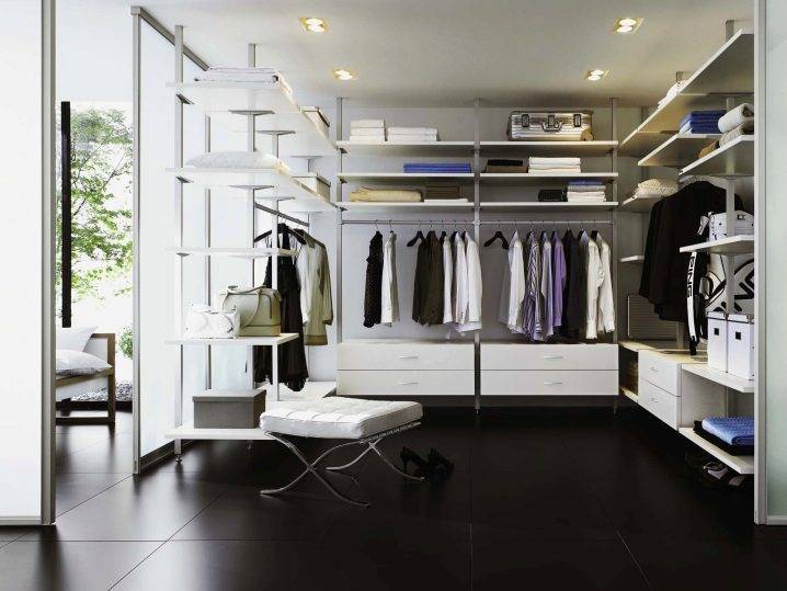 Vestidor en el apartamento: diseño de balcón, foto de una logia de una habitación, opciones de bricolaje, pasillo y reparación para niños.