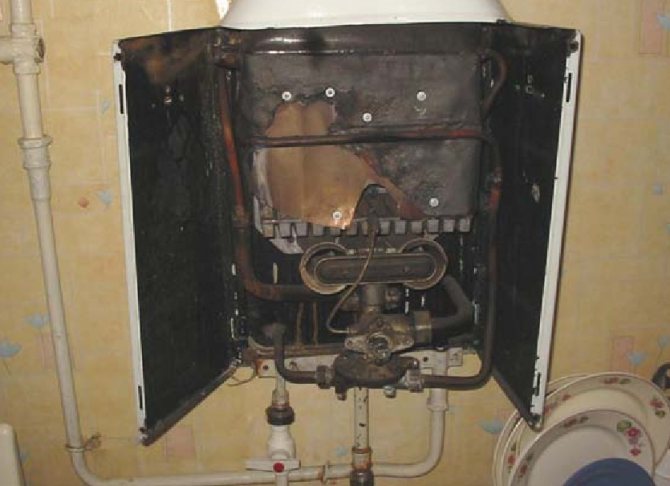Calentador de agua a gas en el interior