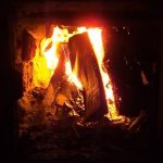 Spaljivanje trupaca u peći