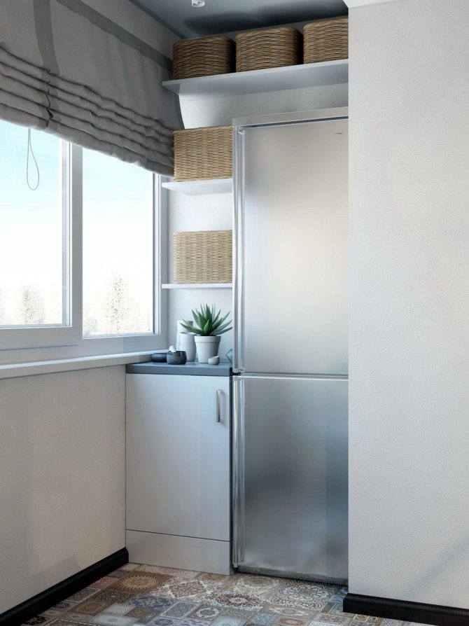 kylskåp på balkongen i huset