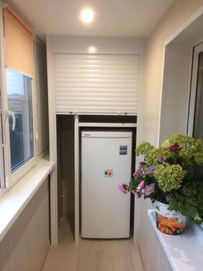 kylskåp på loggia