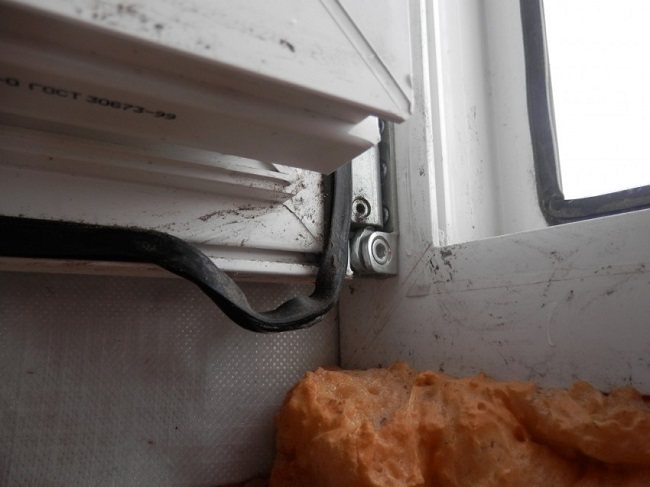 slitasje på tetningen av plastvinduer