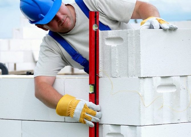 Как и какво да изолираме къща от газобетон