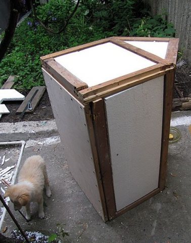 Como e o que isolar uma casinha de cachorro para o inverno dentro da foto