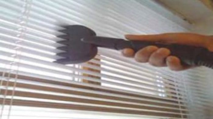 Como limpar cortinas manualmente