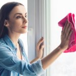 Kako očistiti plastične prozore: upute korak po korak