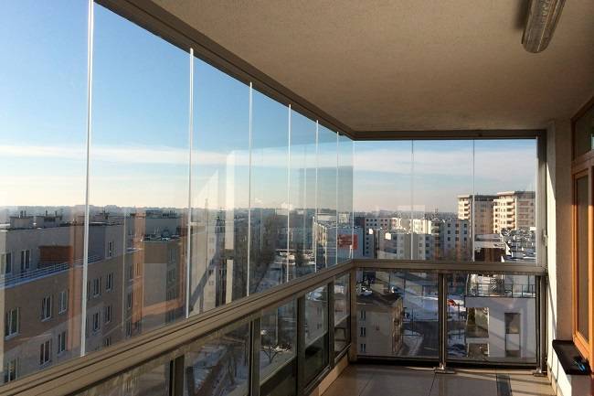 Bir balkon veya sundurma nasıl düzgün bir şekilde parlatılır: 4 uzman tavsiyesi