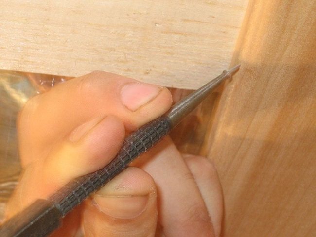 Kako zakucati podstavu okomito ili vodoravno