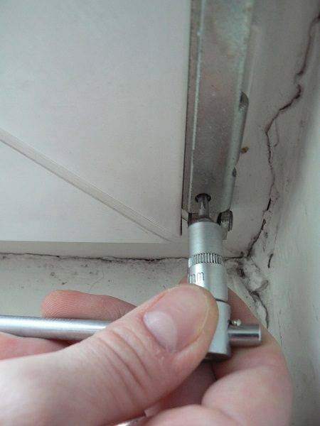Ako nezávisle nastaviť plastové balkónové dvere: bodové nastavenie
