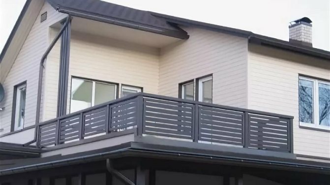 Cum se instalează o balustradă de balcon, tipurile de structuri și materiale