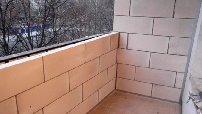 Cum se instalează o balustradă de balcon, tipurile de structuri și materiale