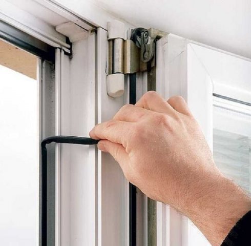 Cum se izolează o ușă din plastic și lemn din balcon pentru iarnă cu propriile mâini