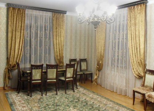 Как да изберем завеси в частна къща за 2, 3 или 4 прозореца