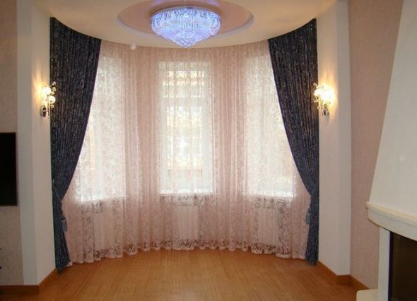 Cornișă pentru decorarea unei ferestre de golf