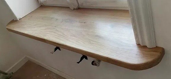poza unui prag de fereastră din scânduri de stejar