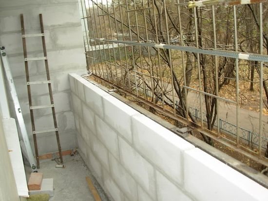 balkon korkuluğunun güçlendirilmesi resmi