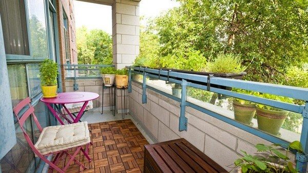 Ceramic tiles on the balcony