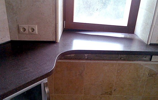 Encimera de gres porcelánico en la cocina