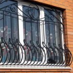 celosía forjada en la ventana