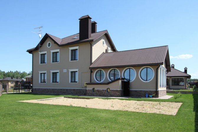 Ferestre rotunde din plastic. Descrierea tipurilor și posibilităților