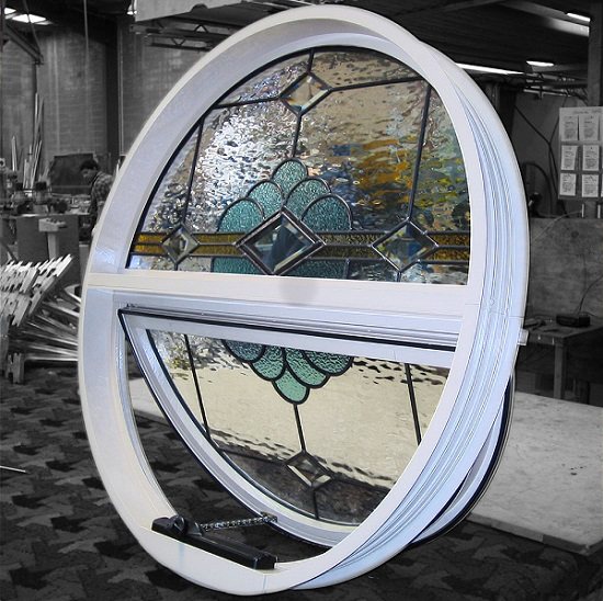 ventanas de aluminio con vidrieras redondas