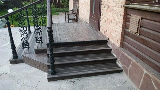escadas para a varanda desses lados
