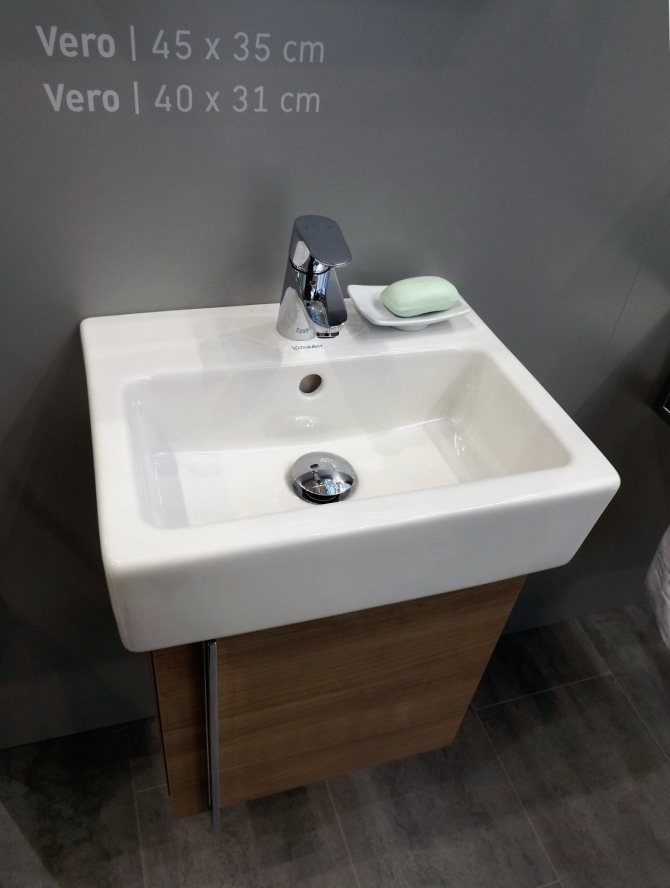Mini lavatório (lavatório) da Duravit na MosBuild 2014