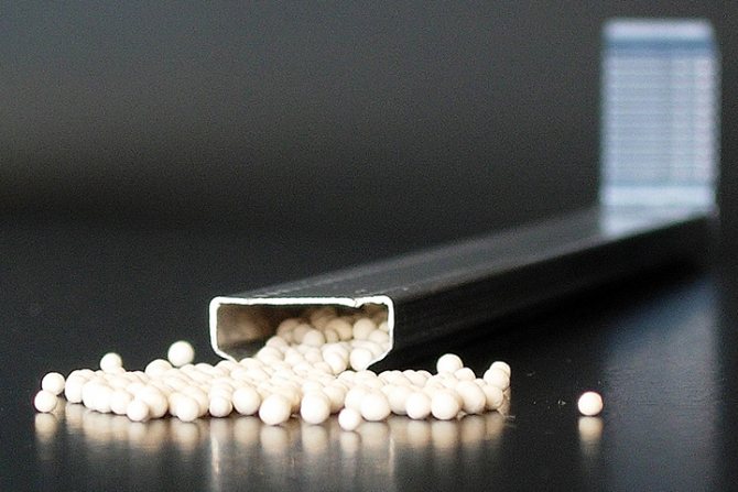 Molecular sieve for insulating glass