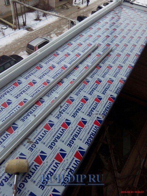 Instalación de perfiles de aluminio.