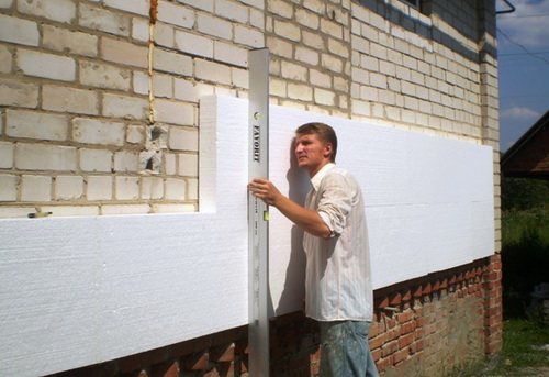 Inštalácia peny na fasádu