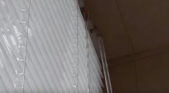 Pasul 5 de instalare a jaluzelelor