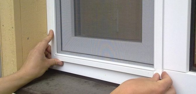 Мрежа против комари на пластмасови прозорци: как да премахнете мрежата от прозореца без излишъци