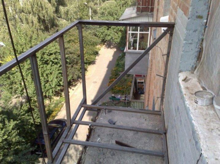 Cât de mare poate fi mărit un balcon fără permisiune