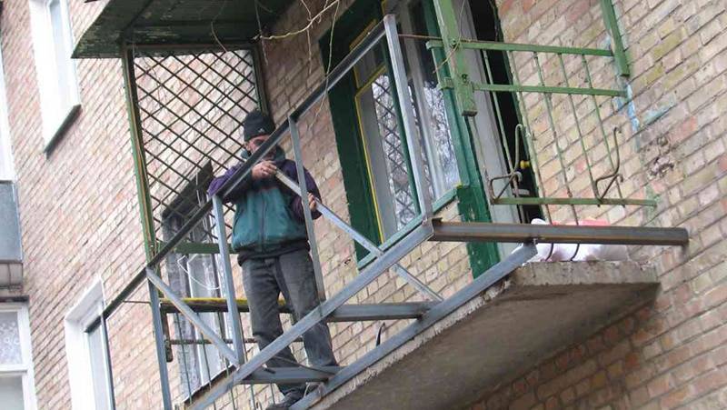 Cât de mare poate fi mărit un balcon fără permisiune