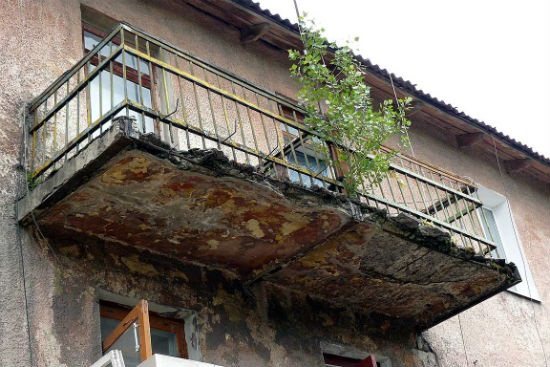 colapso de parte del balcón